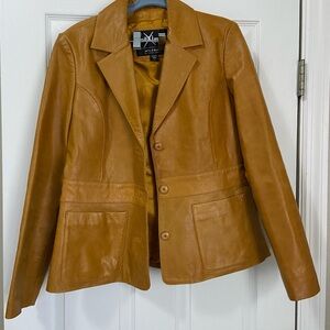 Wilsons Leather Tan Blazer with Notched Lapel and Tailored Silhouette